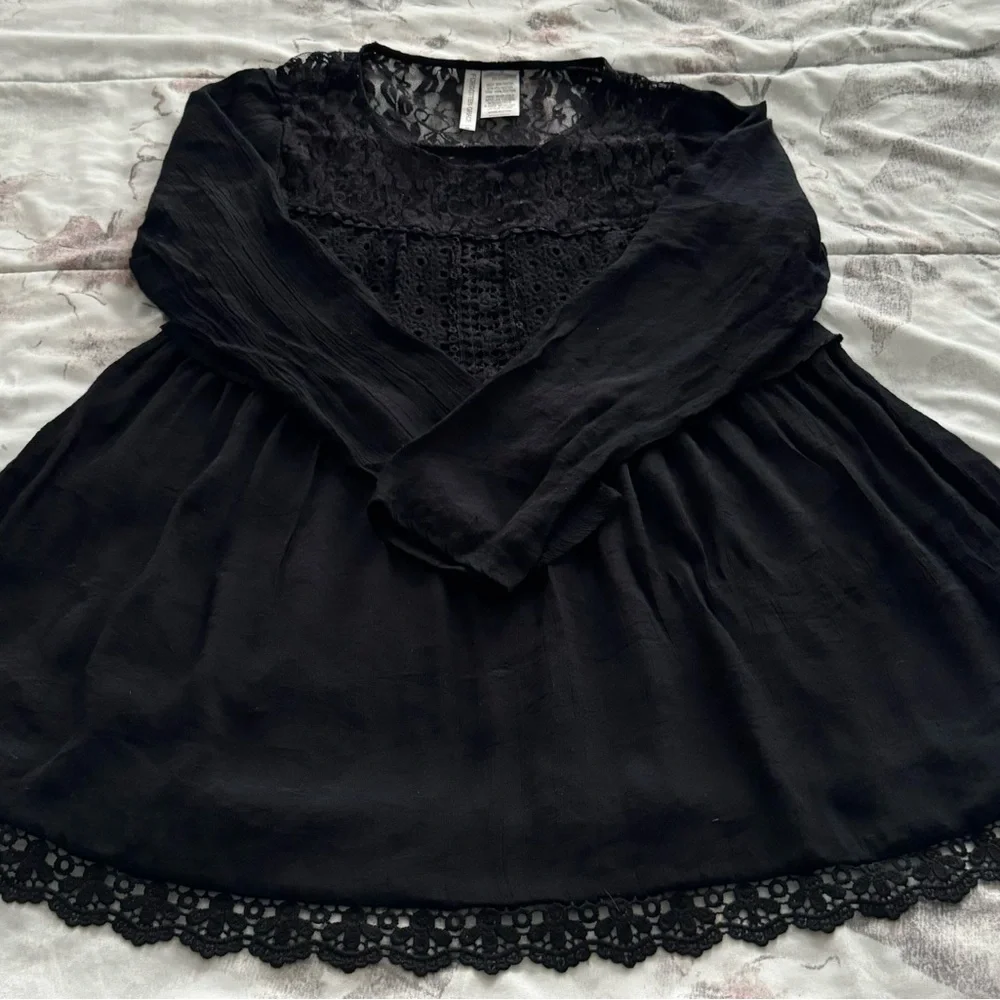 Forgotten Grace black lace crochet long sleeve blouse tunic, size S bohemian